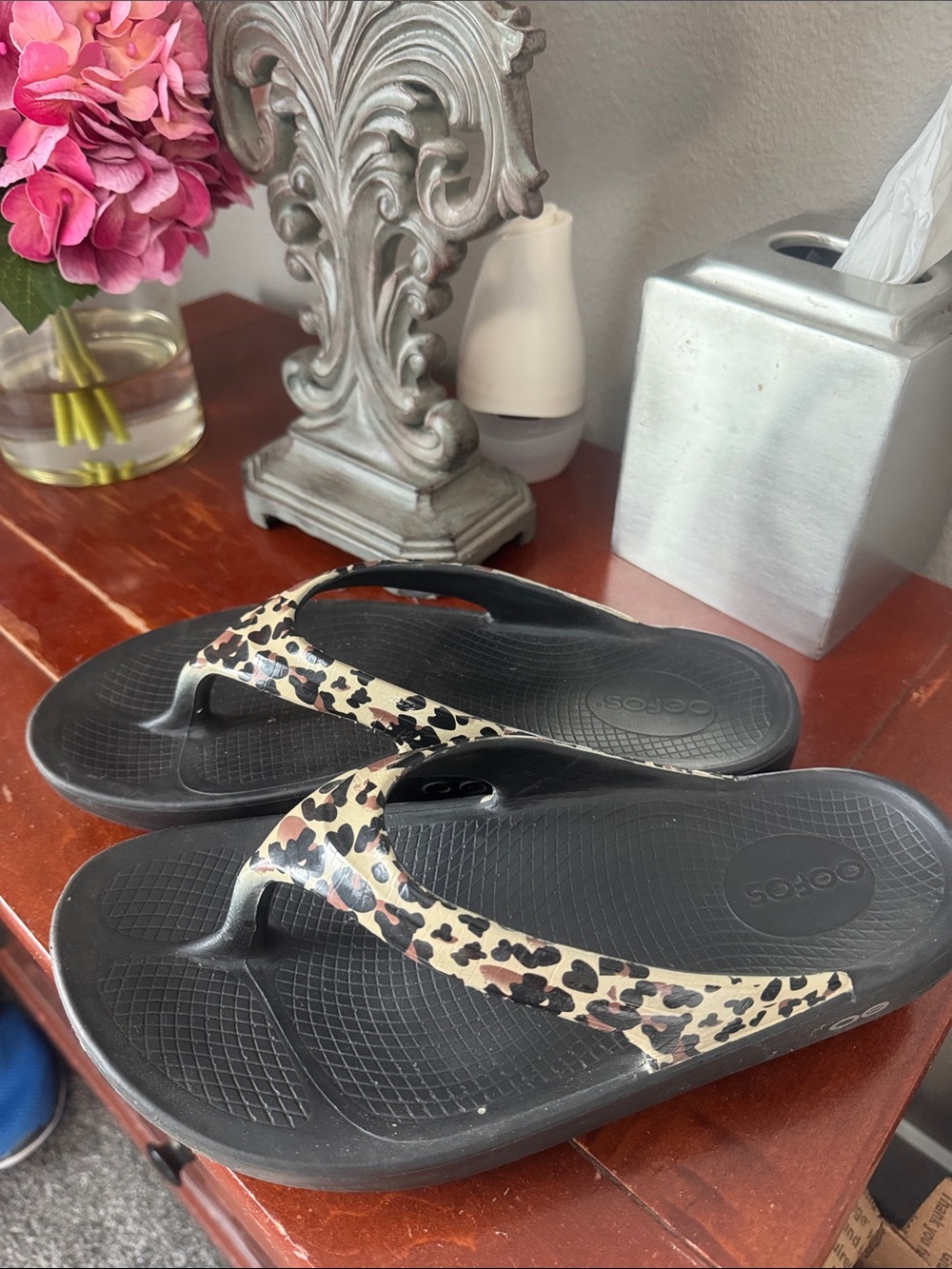 OOFOS Black Sandals with Beige Leopard-Print Straps